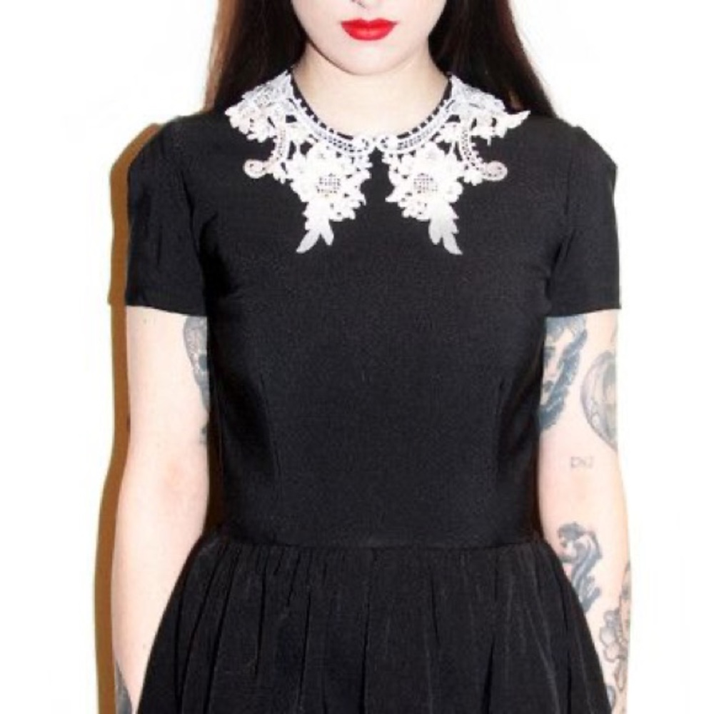 Deandri Roselle Lace Collar Tie Back Goth Dress XS